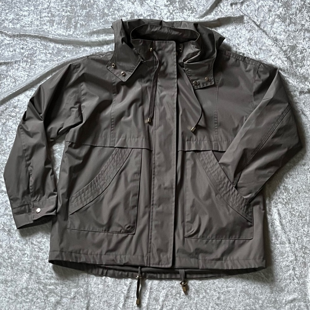 Raincoat/ w hood